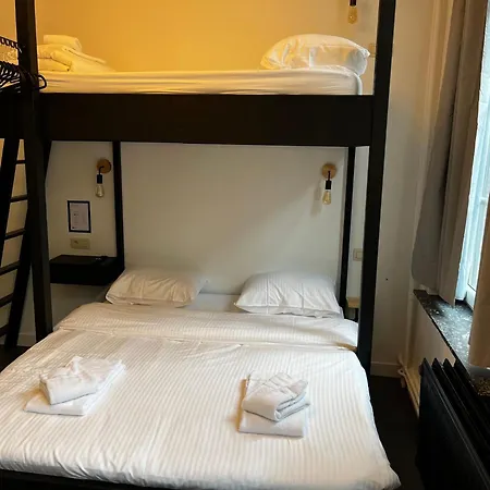 Hotel Bed Pepin *